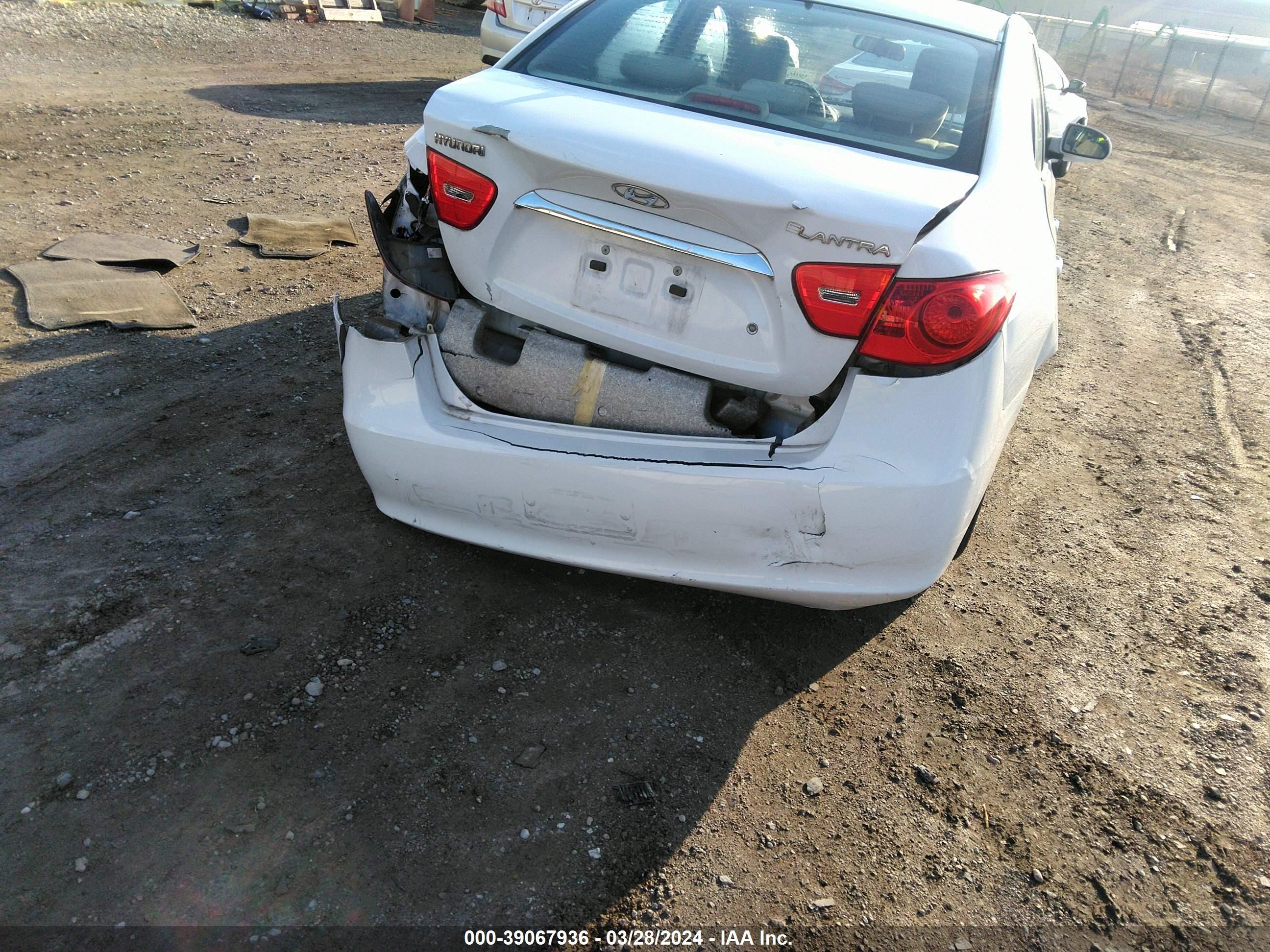 Photo 5 VIN: KMHDU4AD6AU880934 - HYUNDAI ELANTRA 