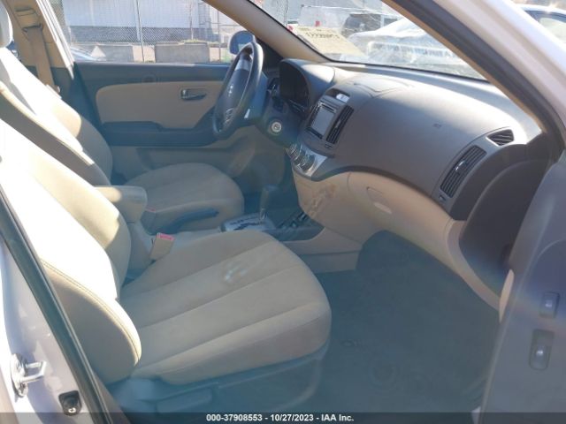 Photo 4 VIN: KMHDU4AD7AU058885 - HYUNDAI ELANTRA 