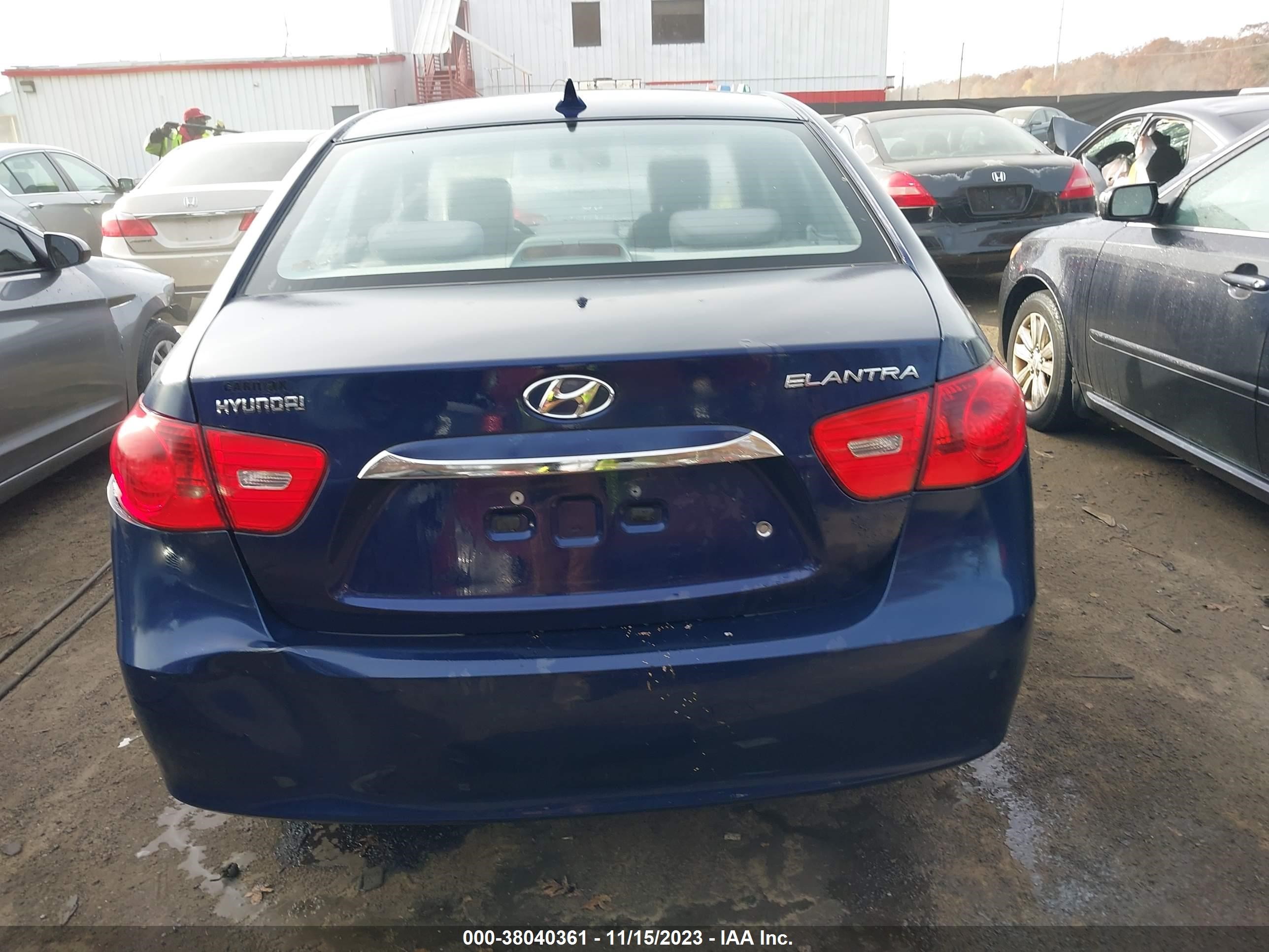 Photo 14 VIN: KMHDU4AD7AU980590 - HYUNDAI ELANTRA 