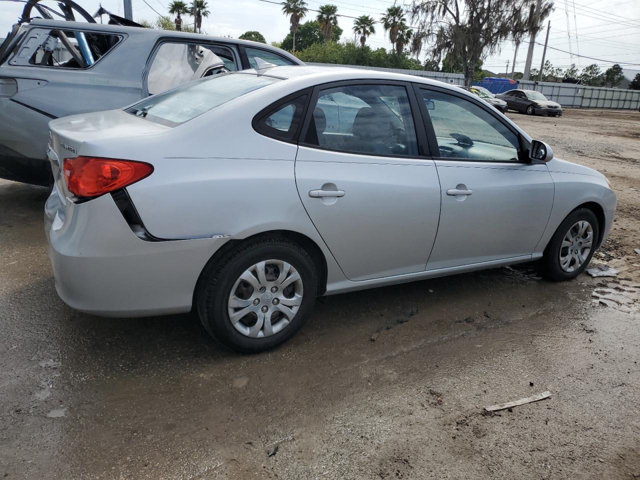 Photo 2 VIN: KMHDU4AD8AU026799 - HYUNDAI ELANTRA 