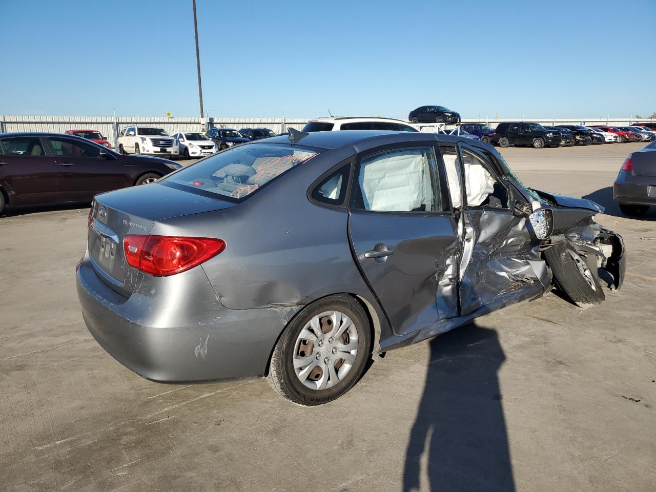 Photo 2 VIN: KMHDU4AD8AU037625 - HYUNDAI ELANTRA 