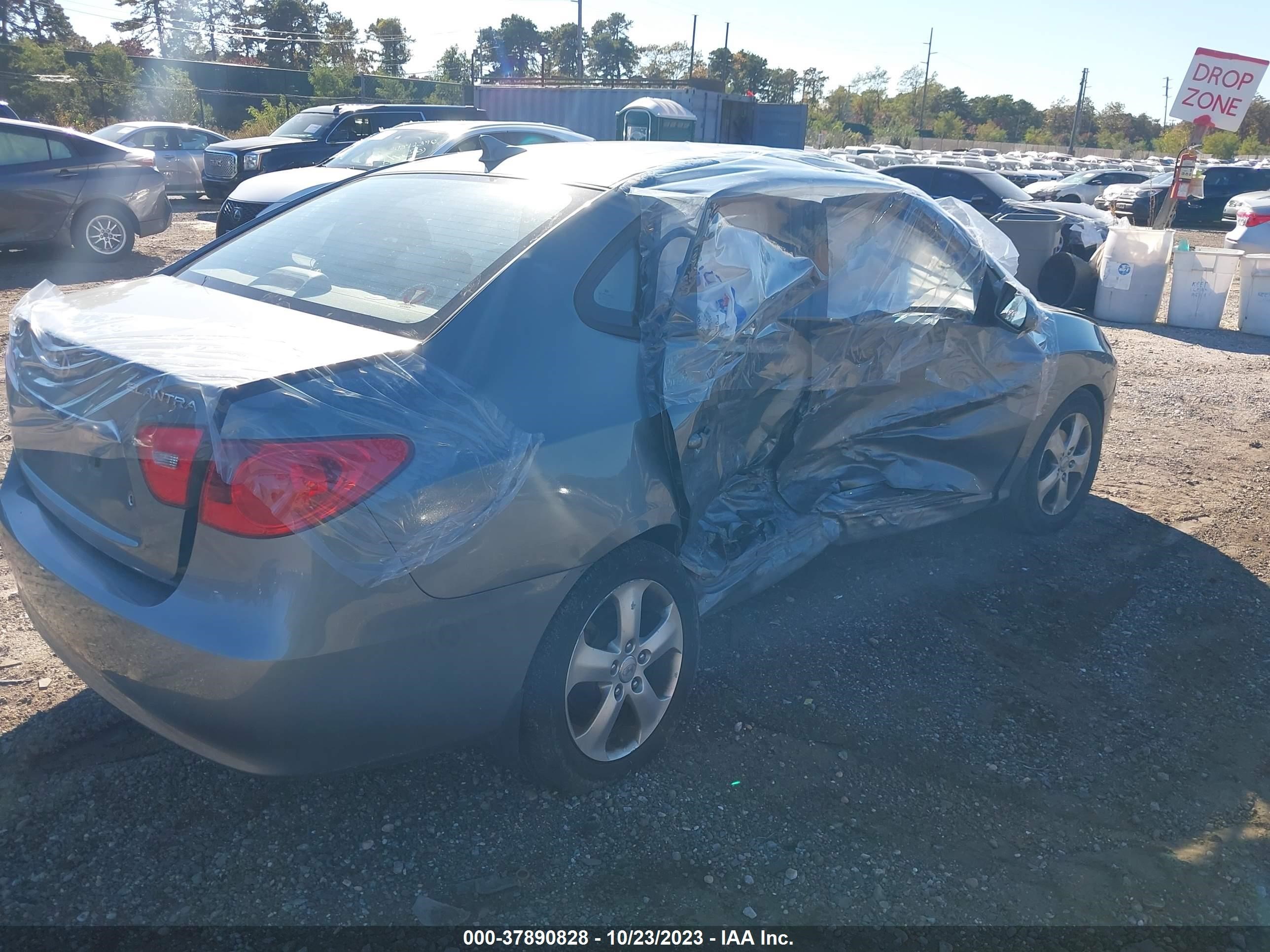 Photo 3 VIN: KMHDU4AD8AU923864 - HYUNDAI ELANTRA 