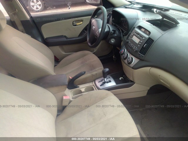 Photo 4 VIN: KMHDU4AD9AU168921 - HYUNDAI ELANTRA 