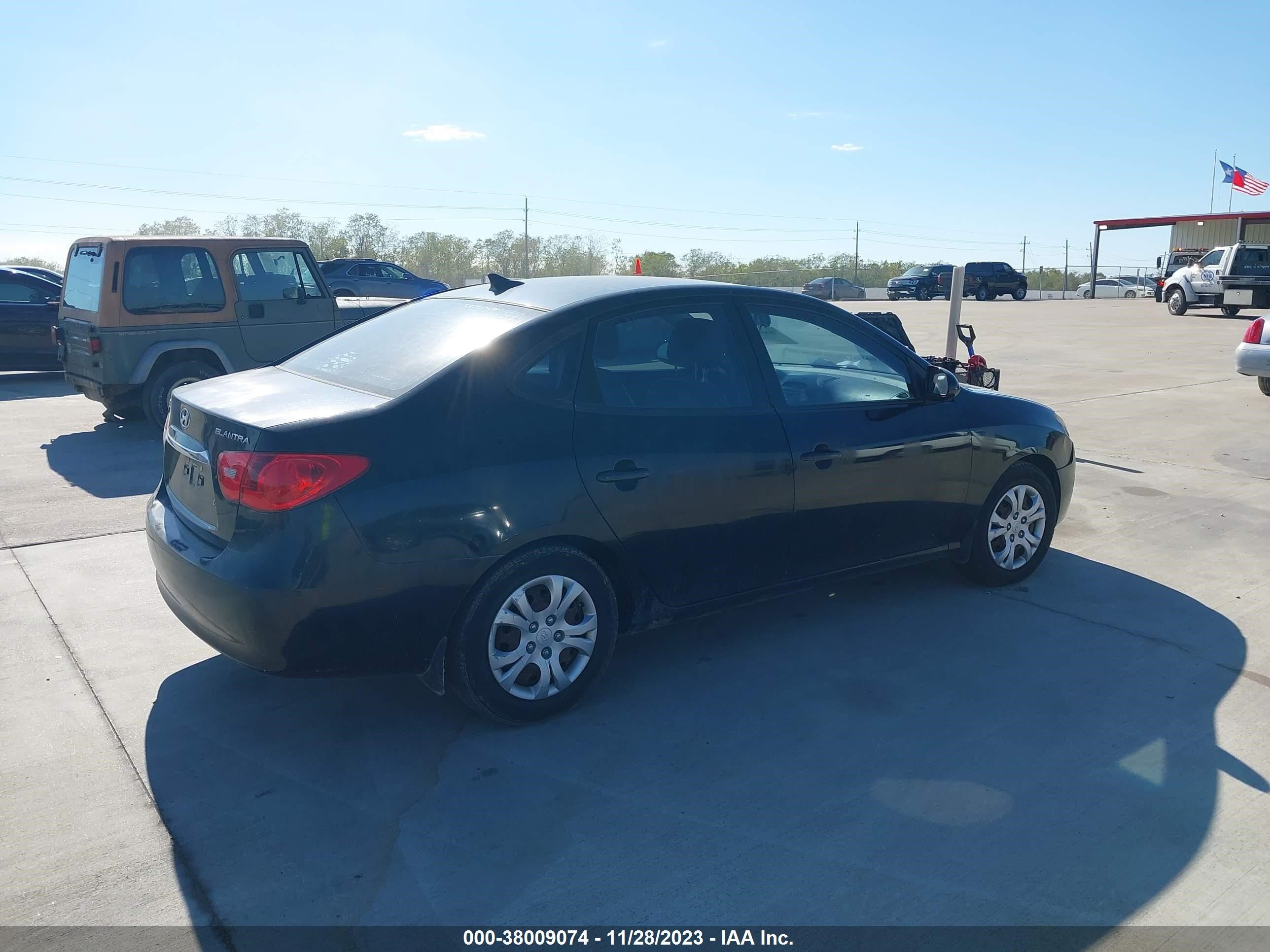 Photo 3 VIN: KMHDU4AD9AU924781 - HYUNDAI ELANTRA 