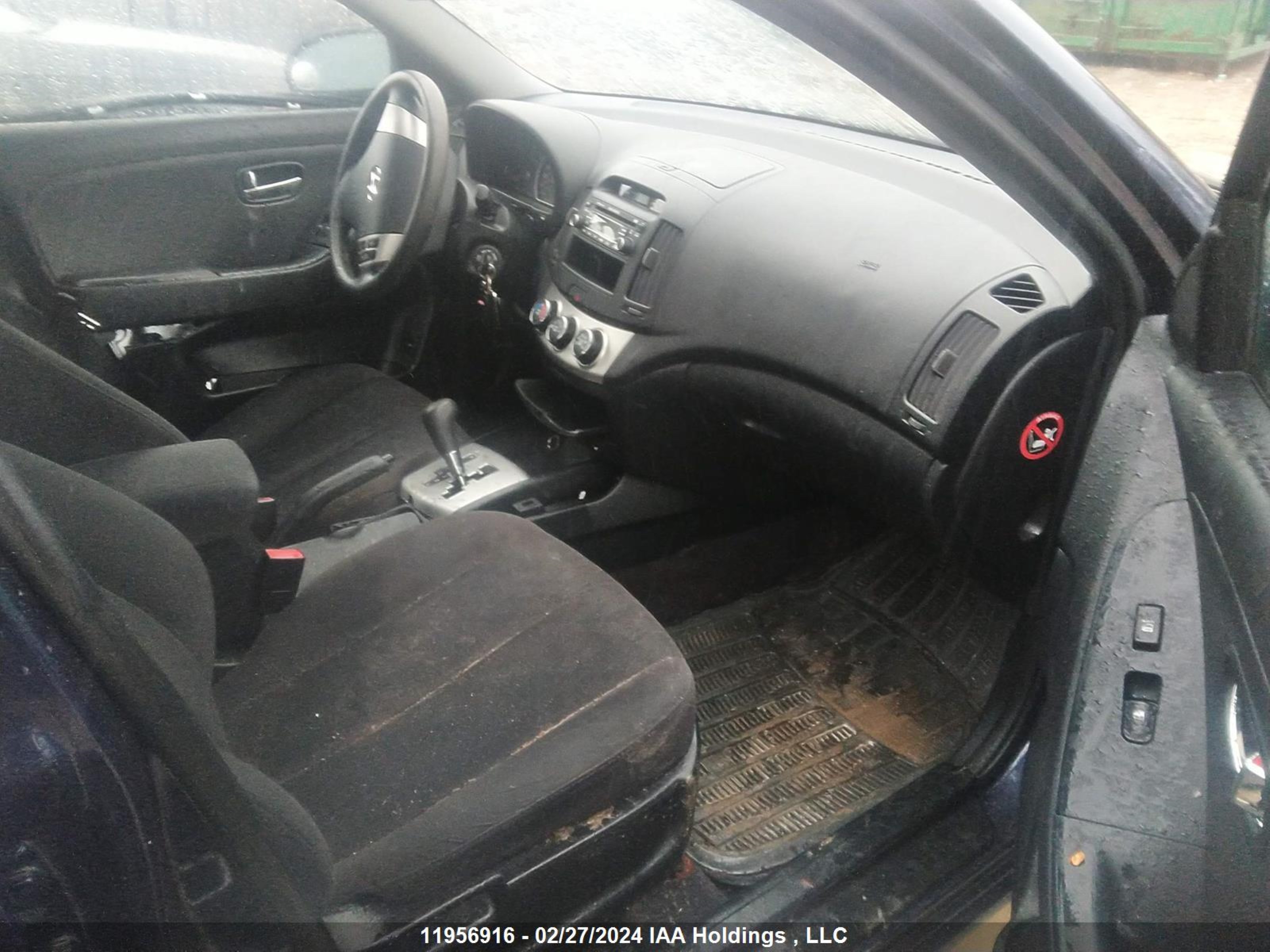 Photo 4 VIN: KMHDU4BD7AU006042 - HYUNDAI ELANTRA 