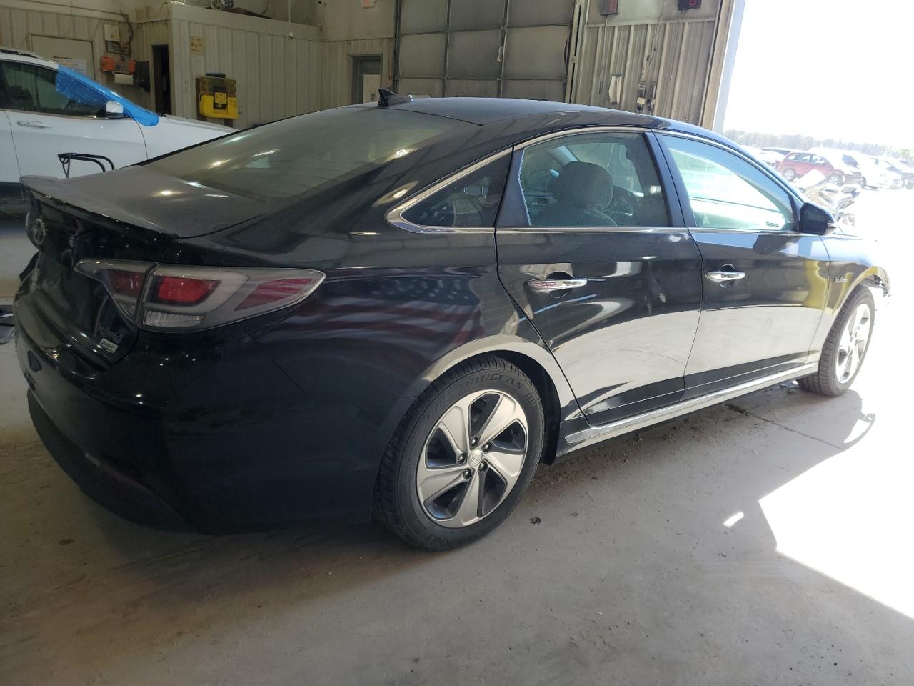 Photo 2 VIN: KMHE14L25HA045170 - HYUNDAI SONATA 