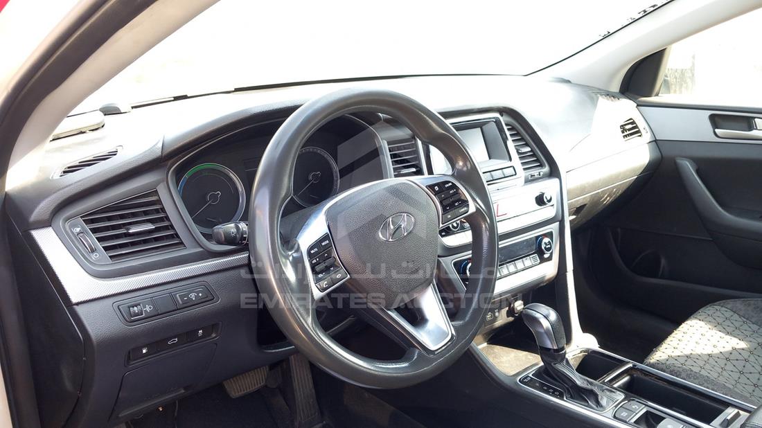 Photo 13 VIN: KMHE24137KA092958 - HYUNDAI SONATA 