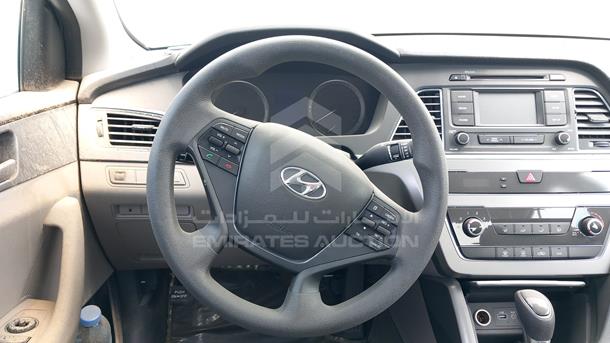 Photo 11 VIN: KMHE241G4FA050269 - HYUNDAI SONATA 