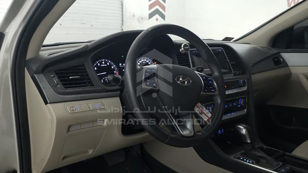 Photo 10 VIN: KMHE241G5JA467330 - HYUNDAI SONATA 