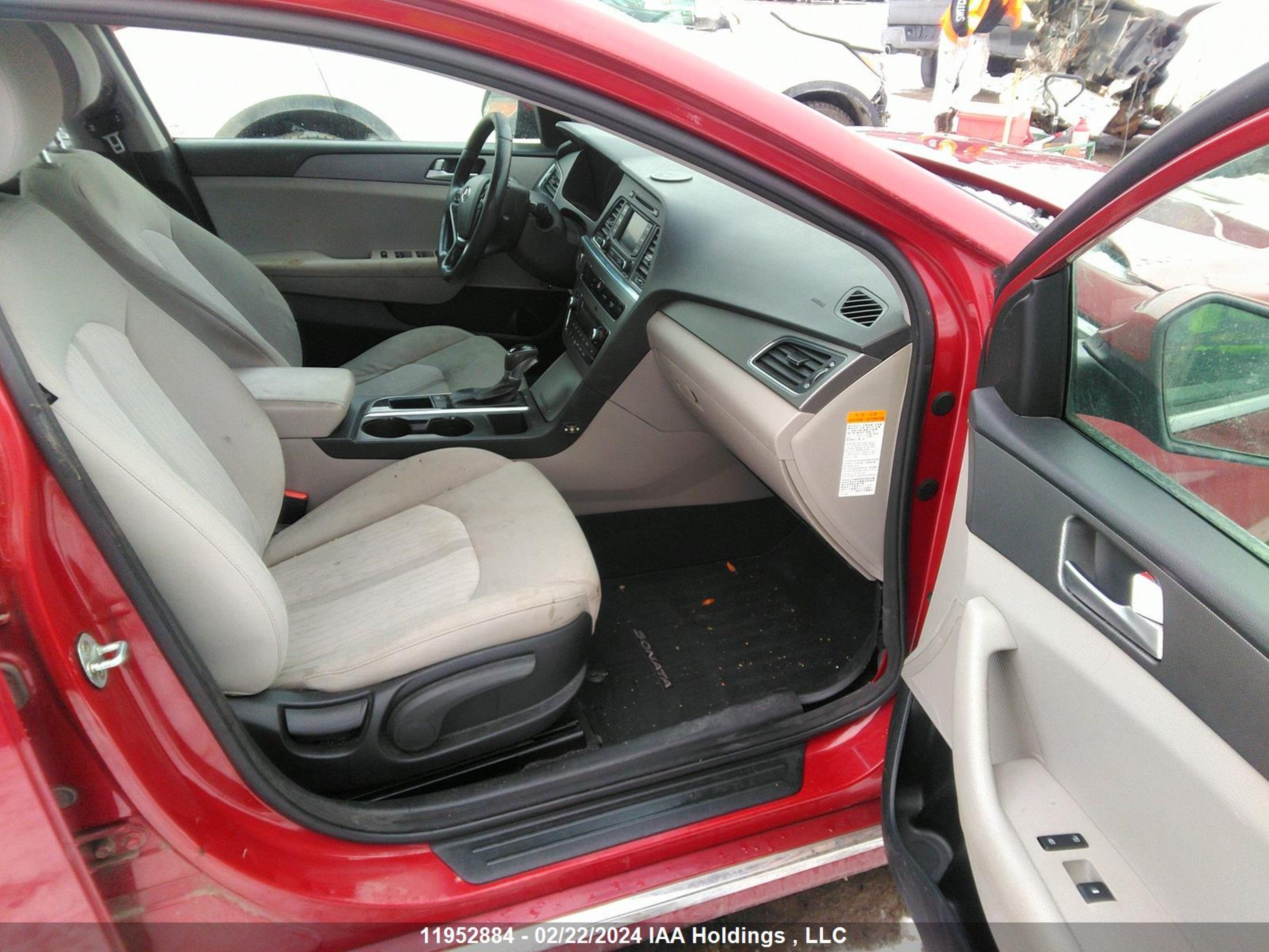 Photo 4 VIN: KMHE24L11GA008443 - HYUNDAI SONATA 