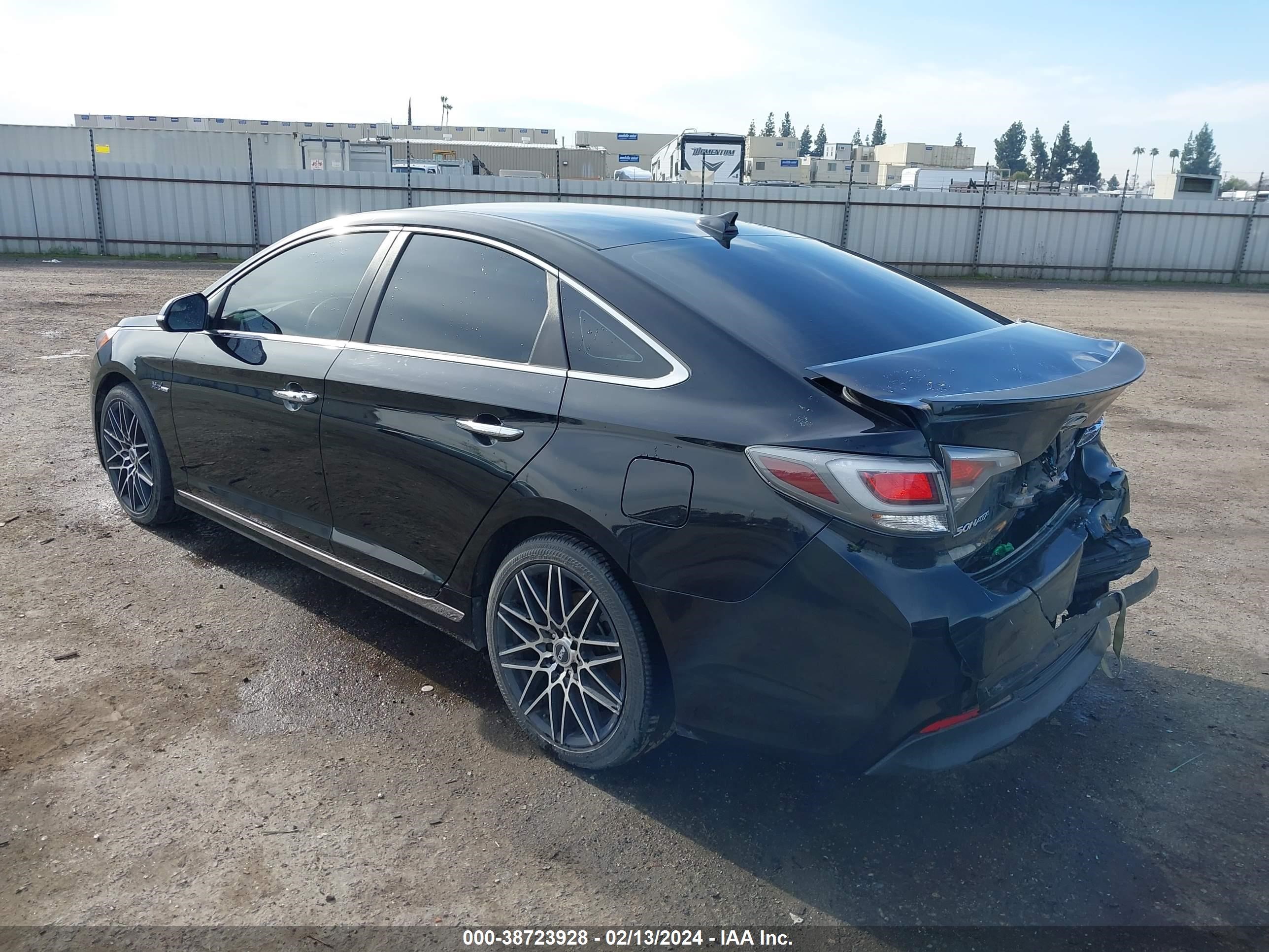 Photo 2 VIN: KMHE24L11HA051472 - HYUNDAI SONATA 