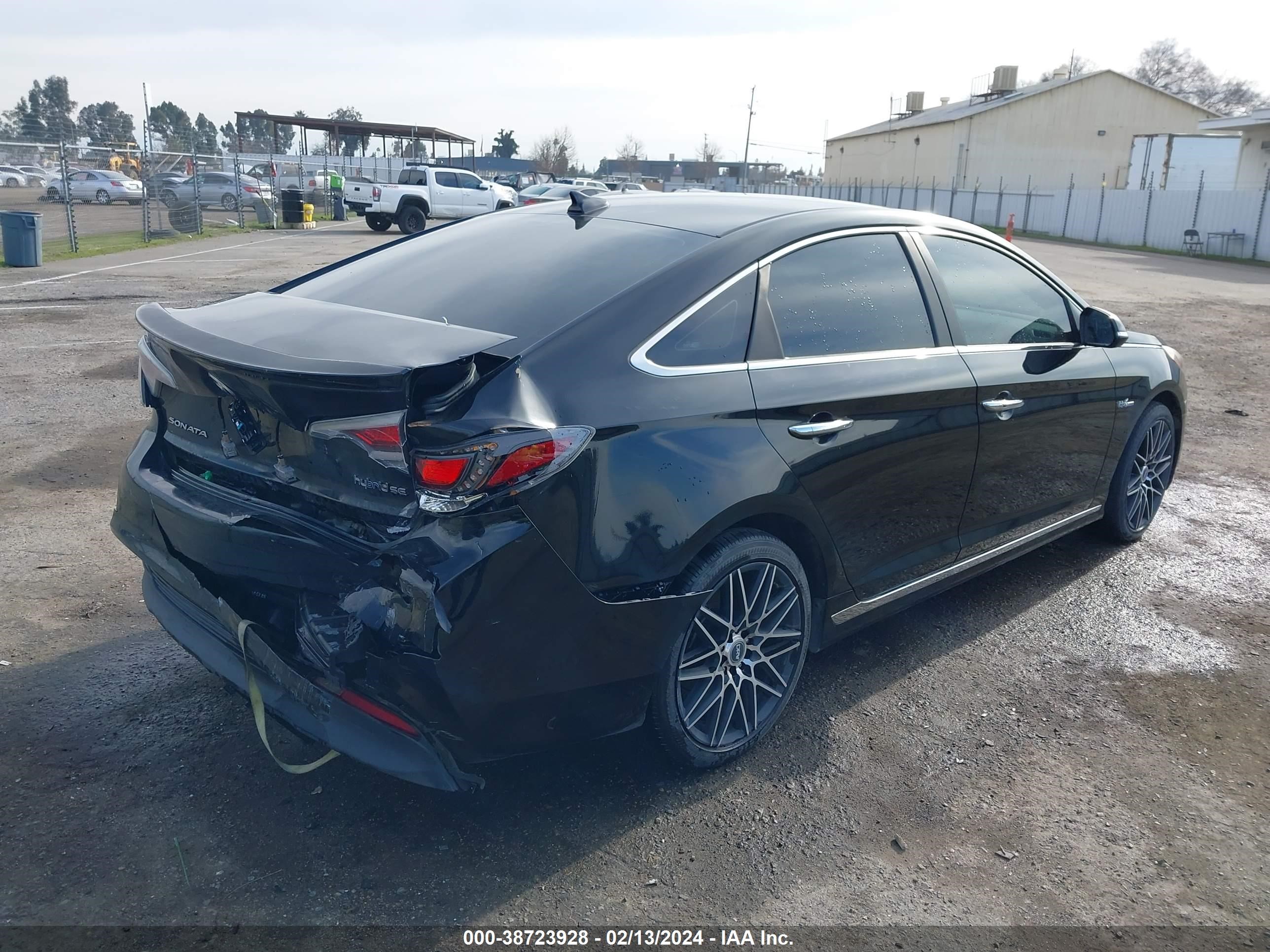 Photo 3 VIN: KMHE24L11HA051472 - HYUNDAI SONATA 