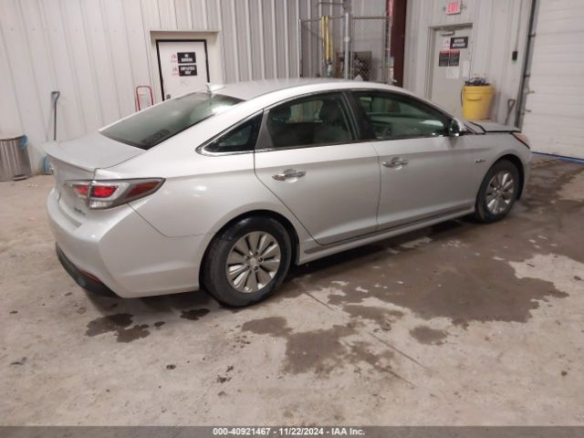 Photo 3 VIN: KMHE24L12GA020147 - HYUNDAI SONATA 