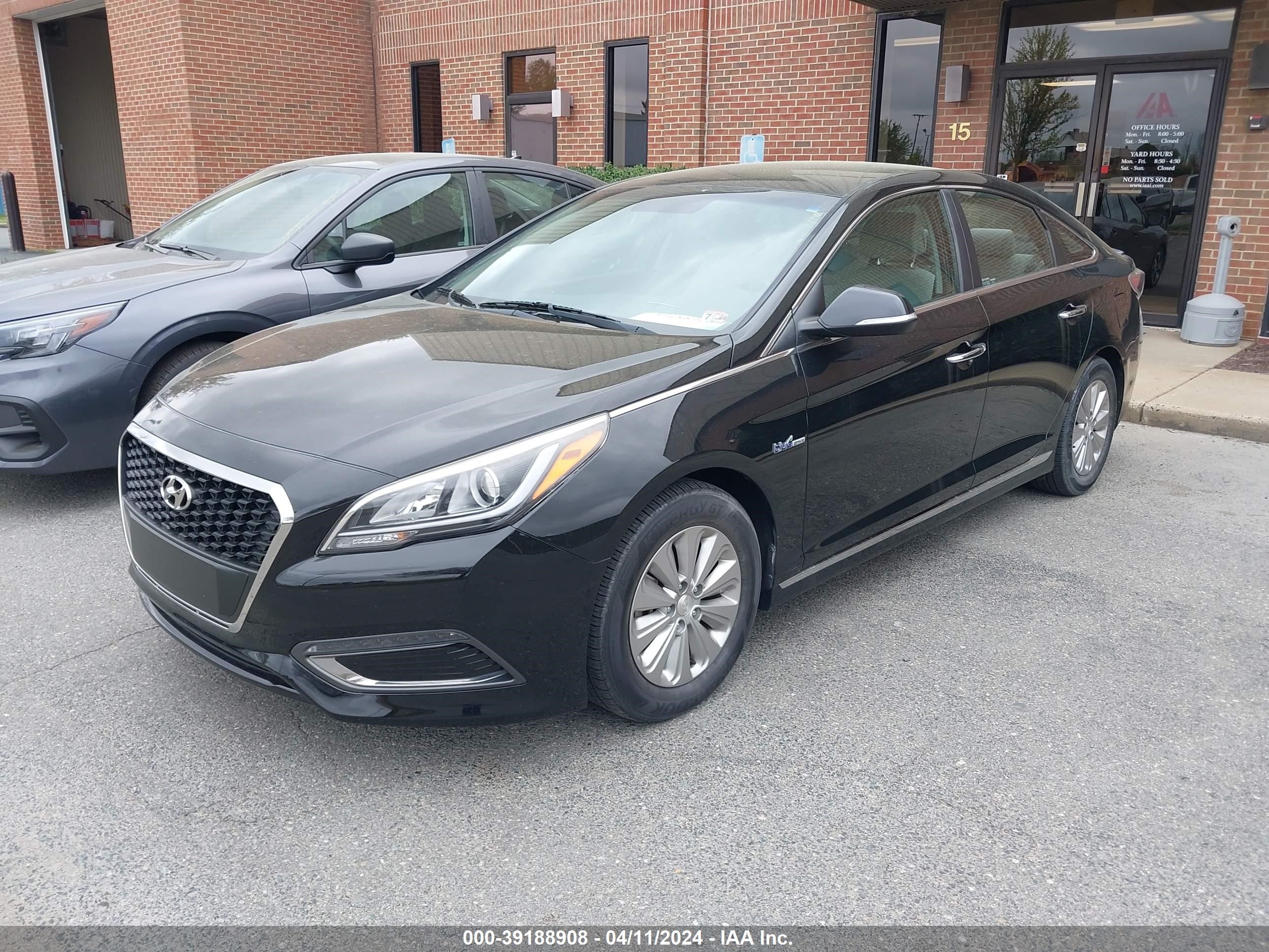 Photo 1 VIN: KMHE24L15GA037198 - HYUNDAI SONATA 