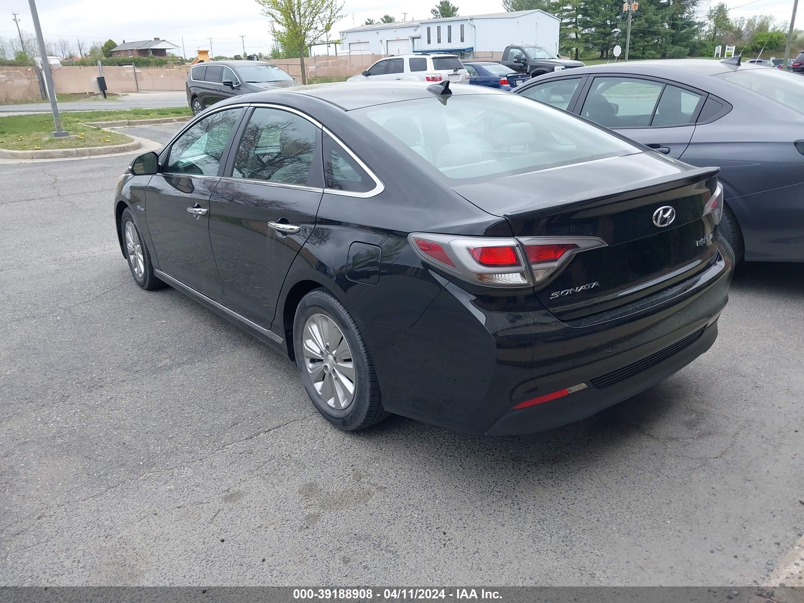 Photo 2 VIN: KMHE24L15GA037198 - HYUNDAI SONATA 