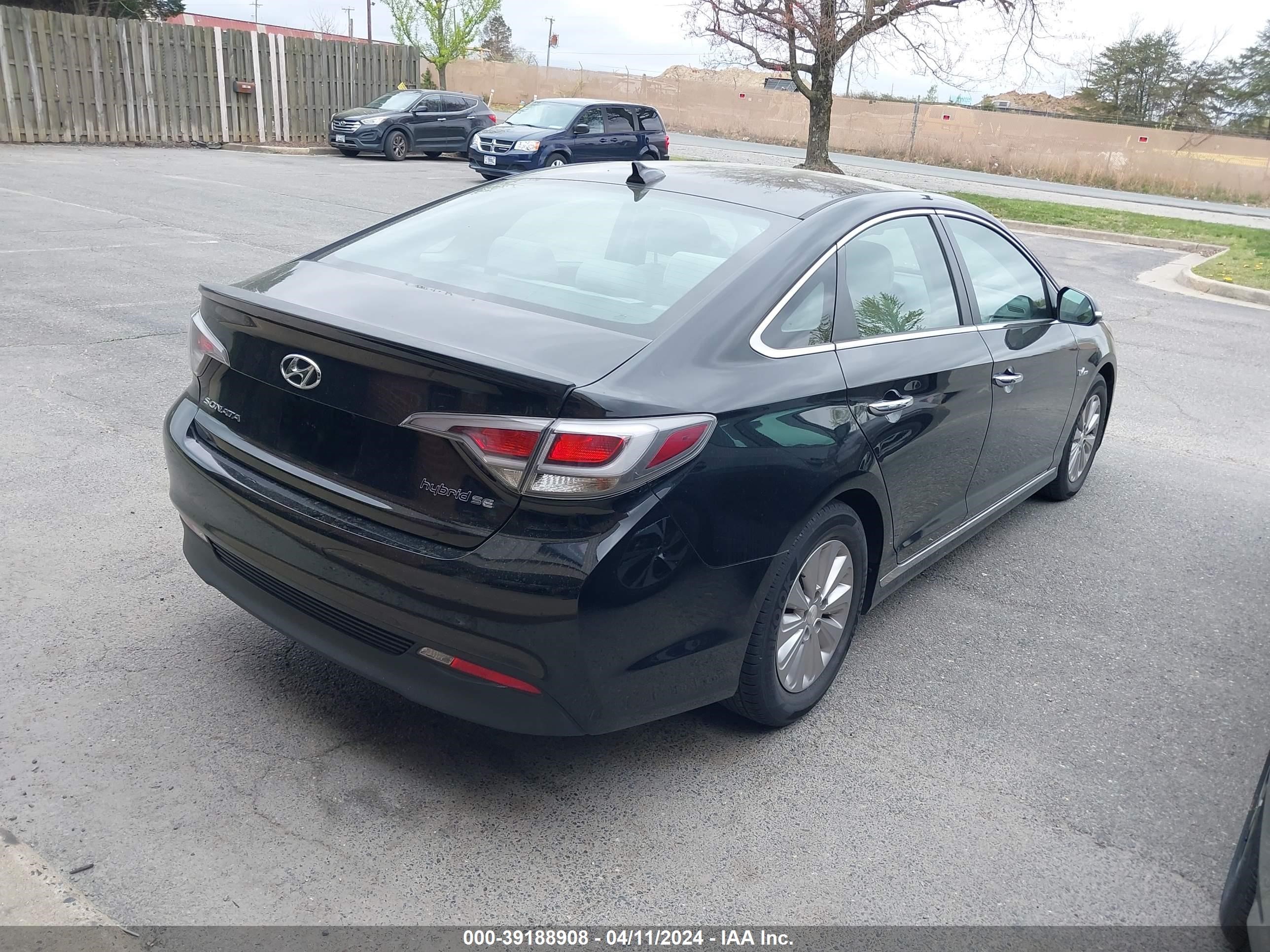 Photo 3 VIN: KMHE24L15GA037198 - HYUNDAI SONATA 