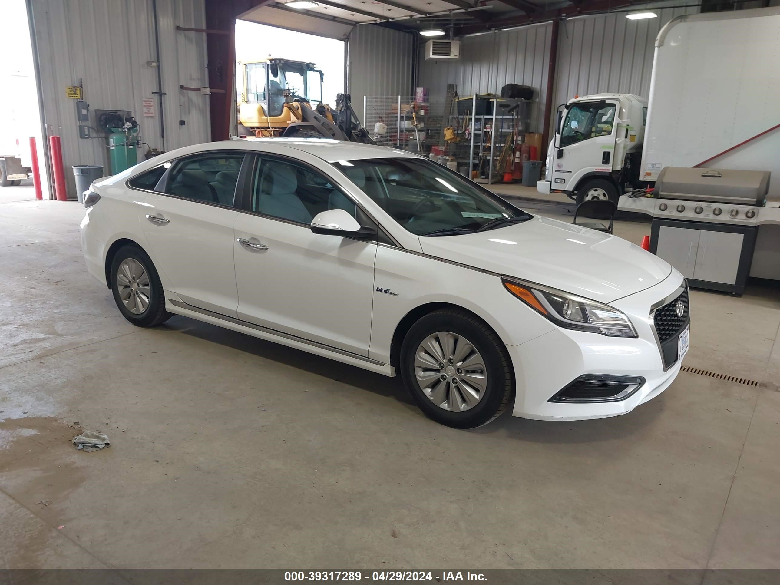 Photo 0 VIN: KMHE24L15GA037265 - HYUNDAI SONATA 