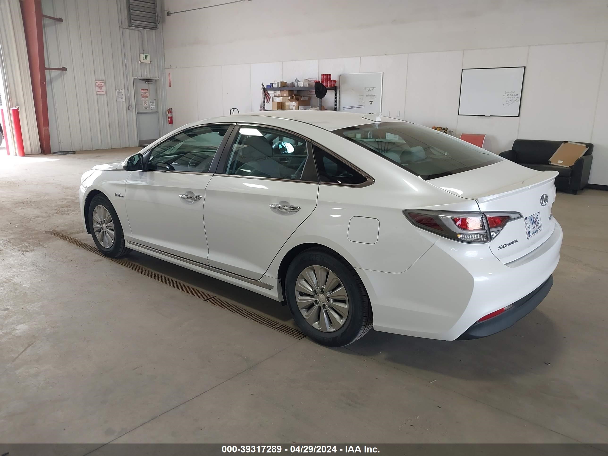 Photo 2 VIN: KMHE24L15GA037265 - HYUNDAI SONATA 