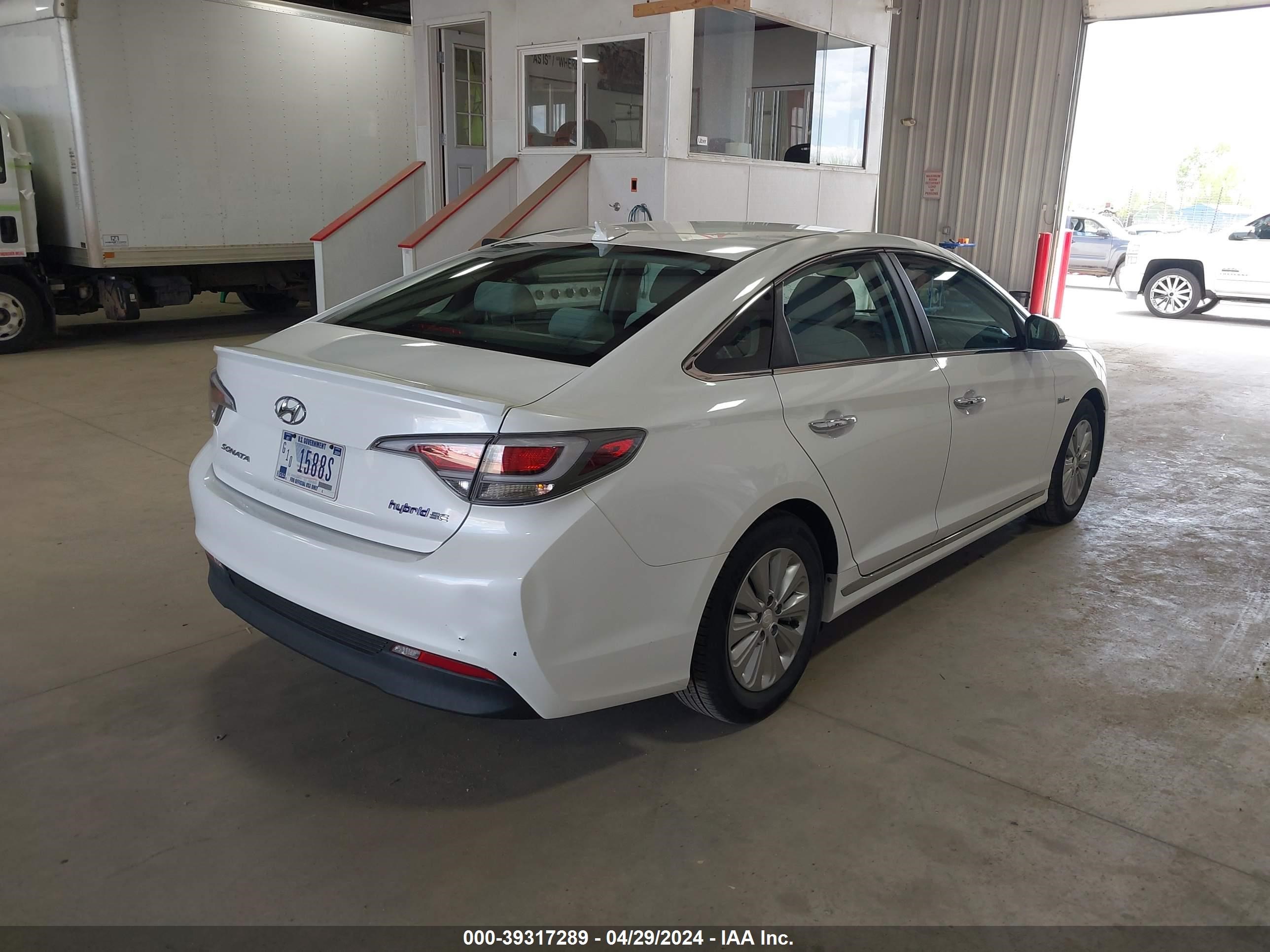 Photo 3 VIN: KMHE24L15GA037265 - HYUNDAI SONATA 