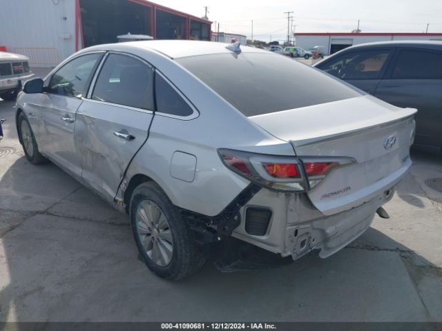 Photo 2 VIN: KMHE24L16GA009247 - HYUNDAI SONATA 