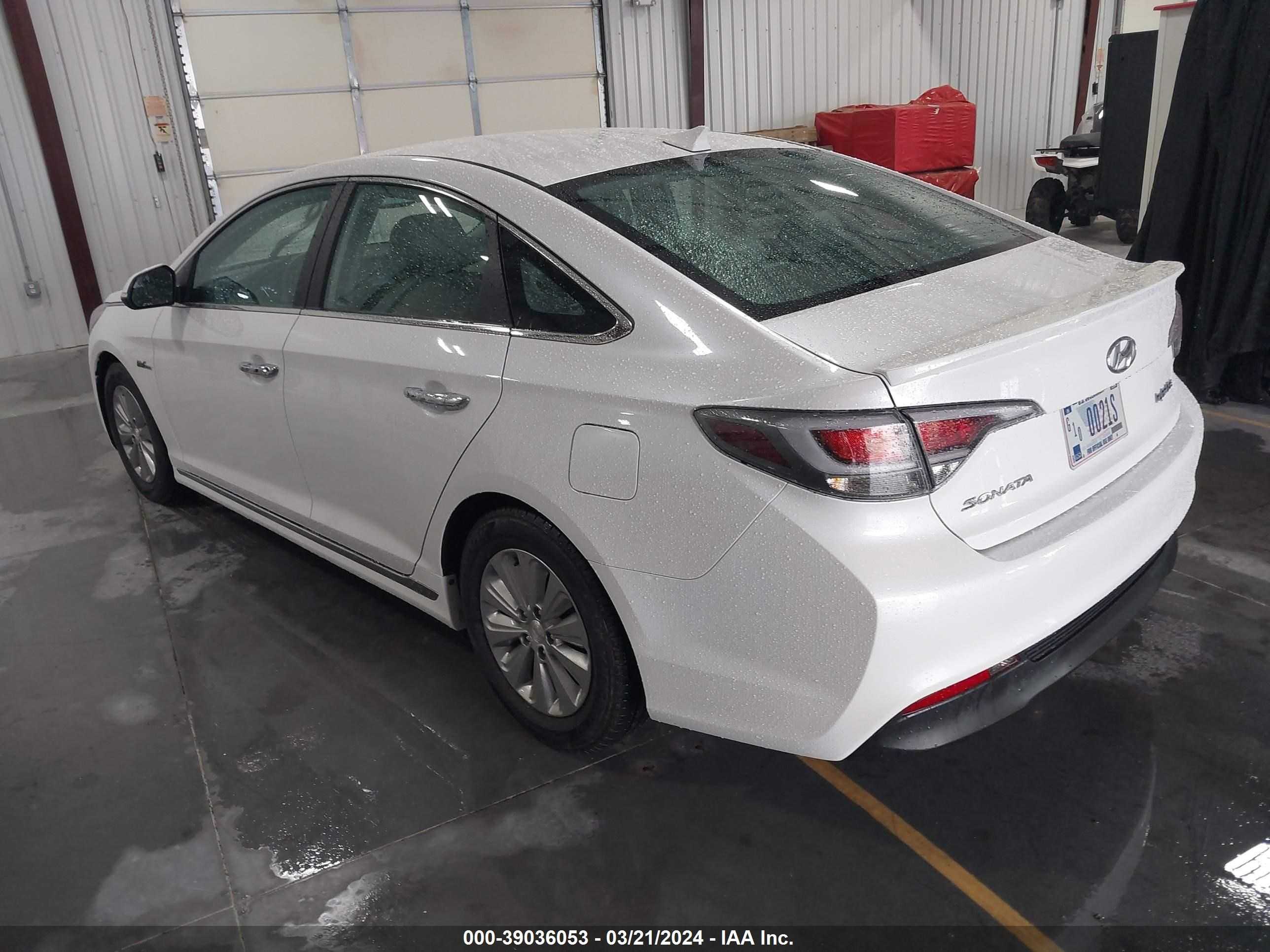 Photo 2 VIN: KMHE24L16GA031250 - HYUNDAI SONATA 