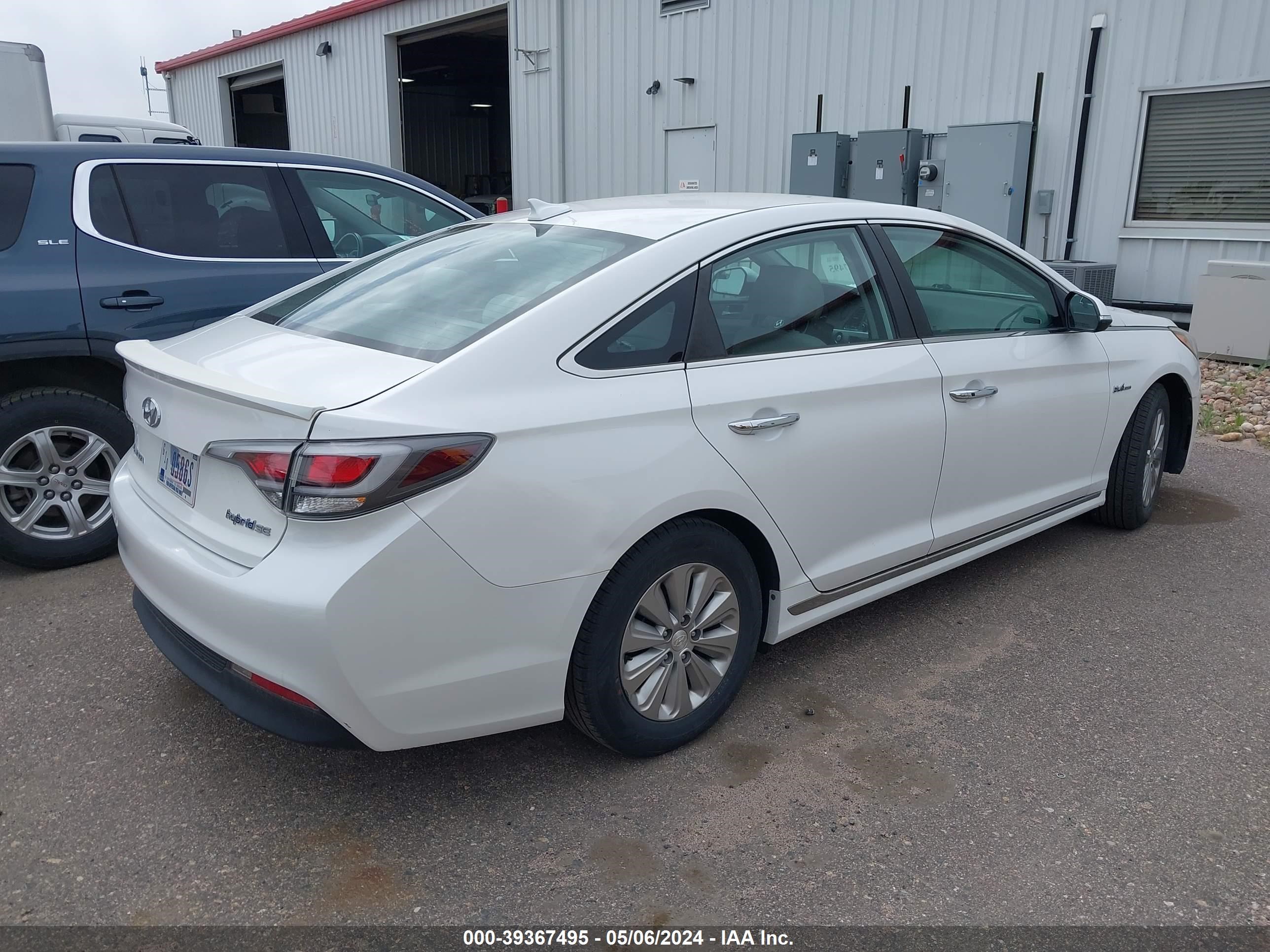 Photo 3 VIN: KMHE24L16GA033032 - HYUNDAI SONATA 