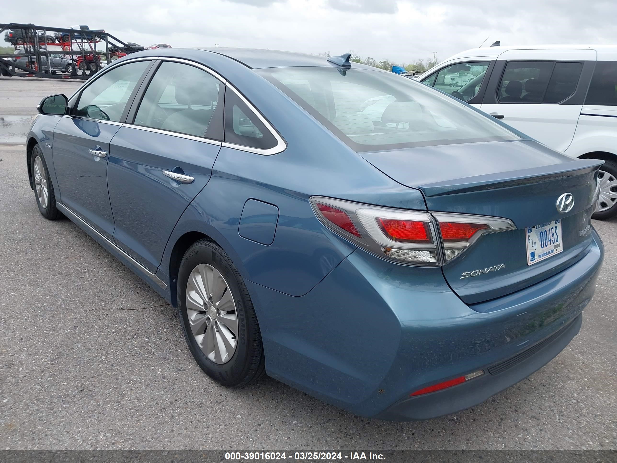 Photo 2 VIN: KMHE24L17GA031662 - HYUNDAI SONATA 