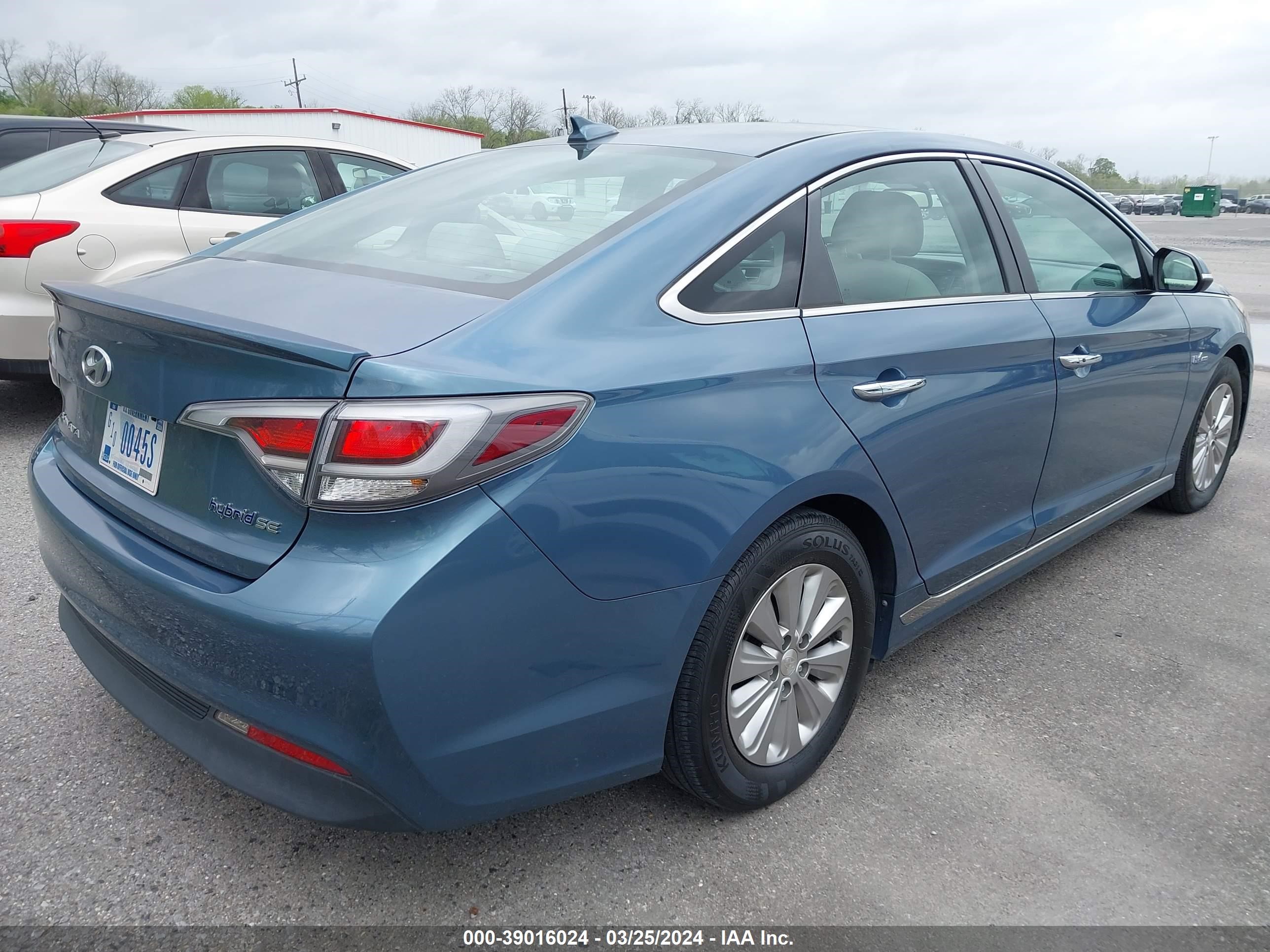 Photo 3 VIN: KMHE24L17GA031662 - HYUNDAI SONATA 