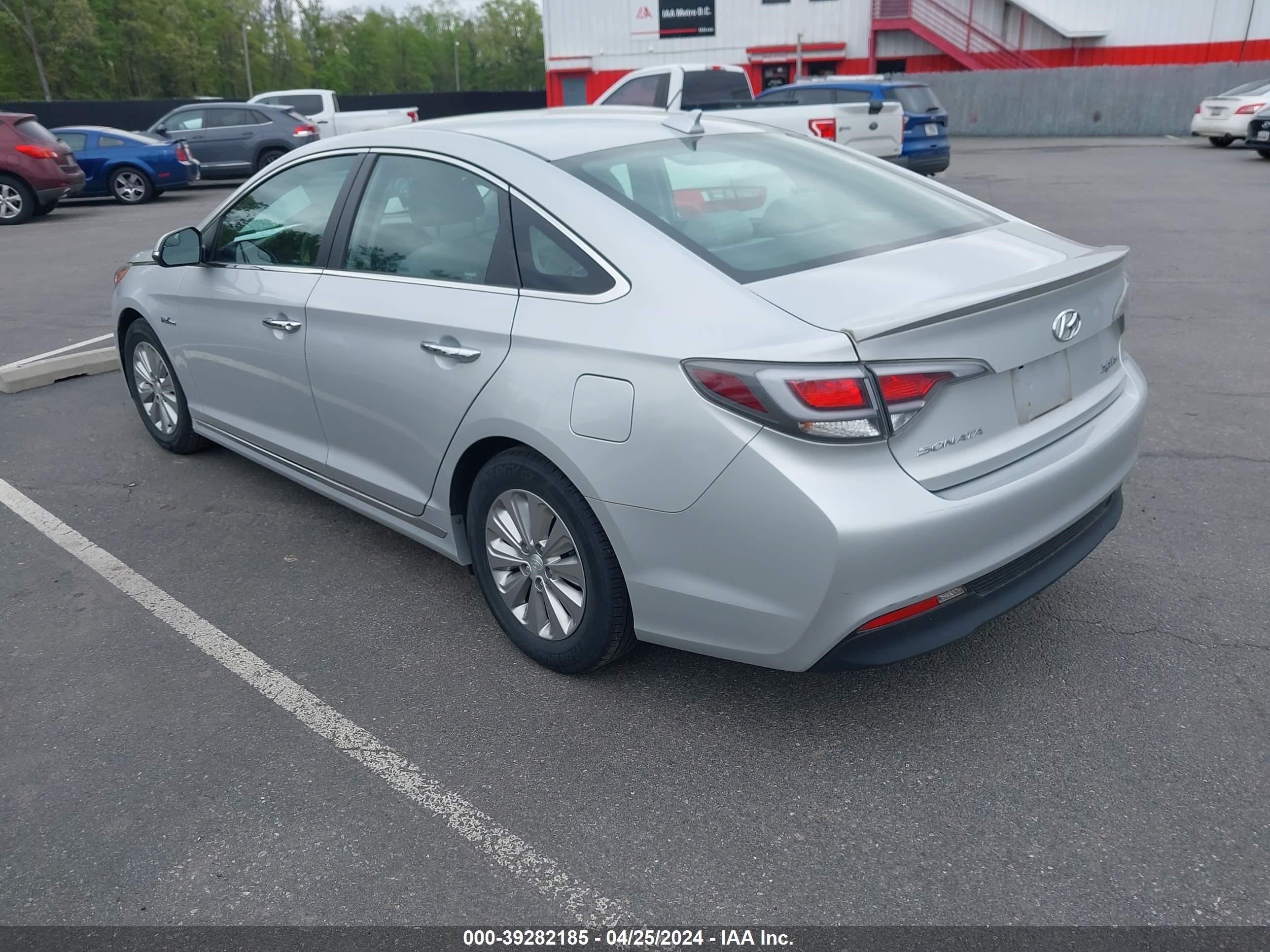 Photo 2 VIN: KMHE24L18GA039639 - HYUNDAI SONATA 