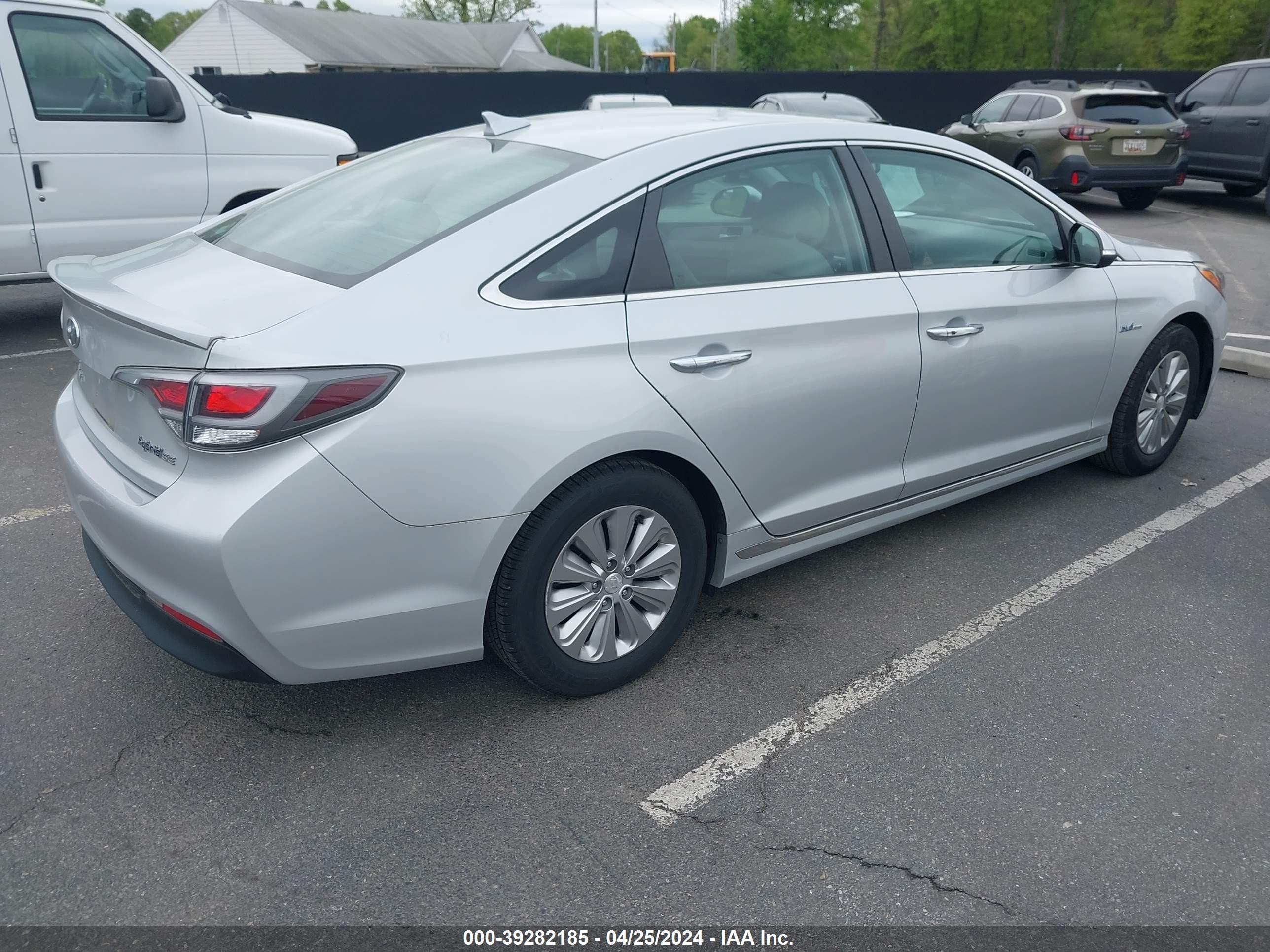 Photo 3 VIN: KMHE24L18GA039639 - HYUNDAI SONATA 