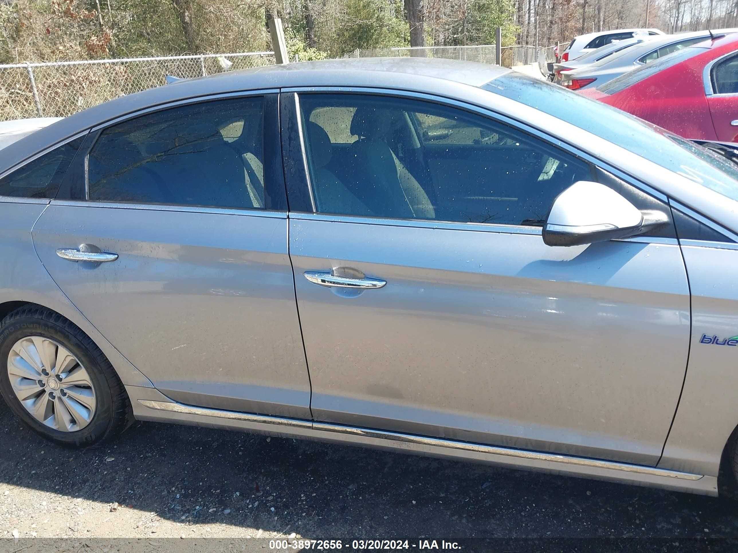 Photo 12 VIN: KMHE24L18GA042153 - HYUNDAI SONATA 