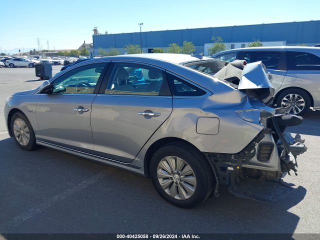 Photo 2 VIN: KMHE24L19GA030318 - HYUNDAI SONATA 