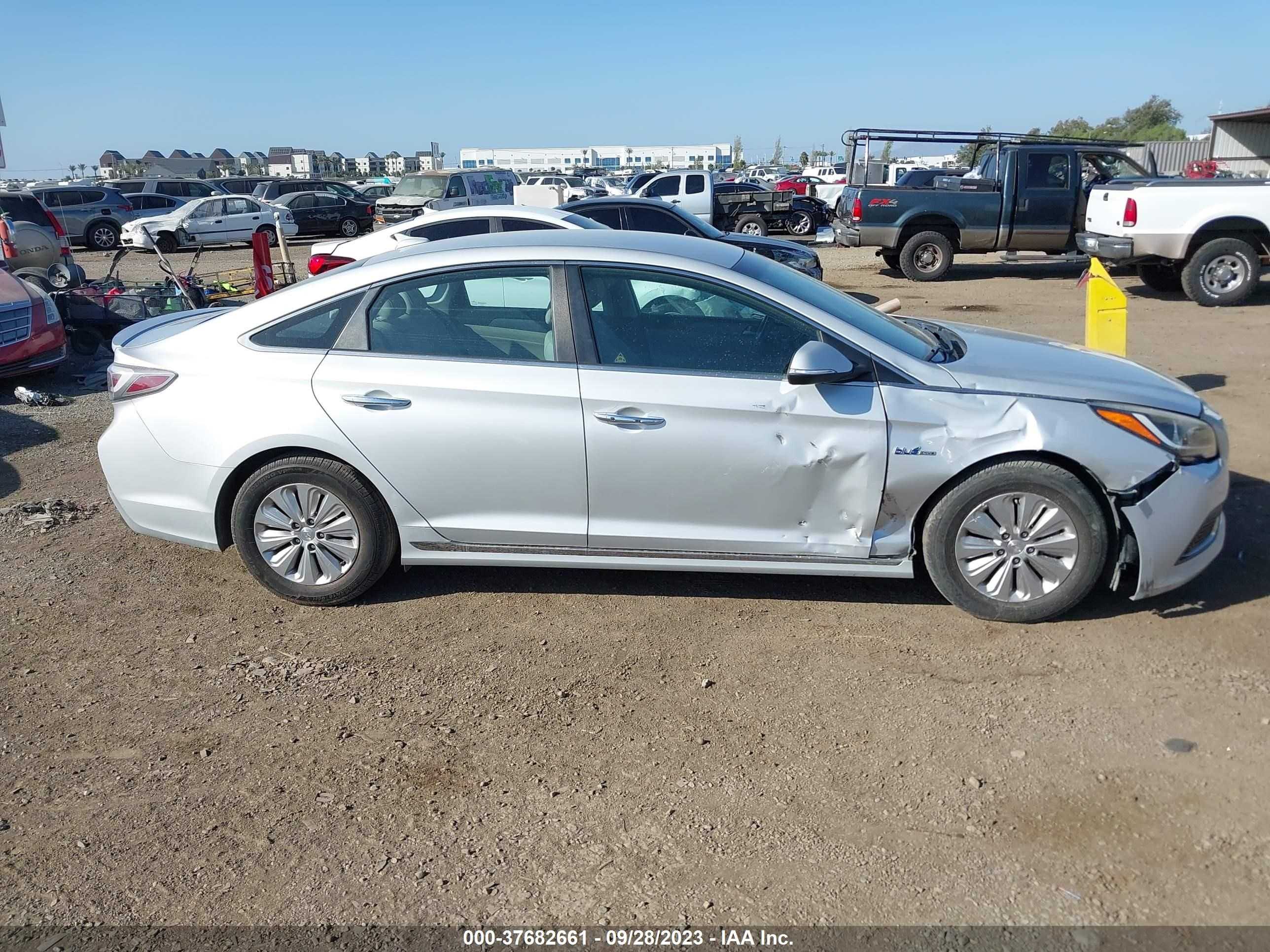 Photo 12 VIN: KMHE24L1XHA047713 - HYUNDAI SONATA 