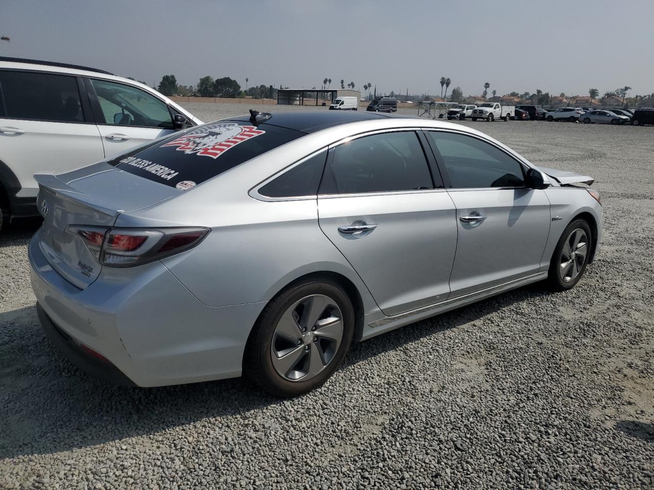 Photo 2 VIN: KMHE34L11HA057317 - HYUNDAI SONATA 