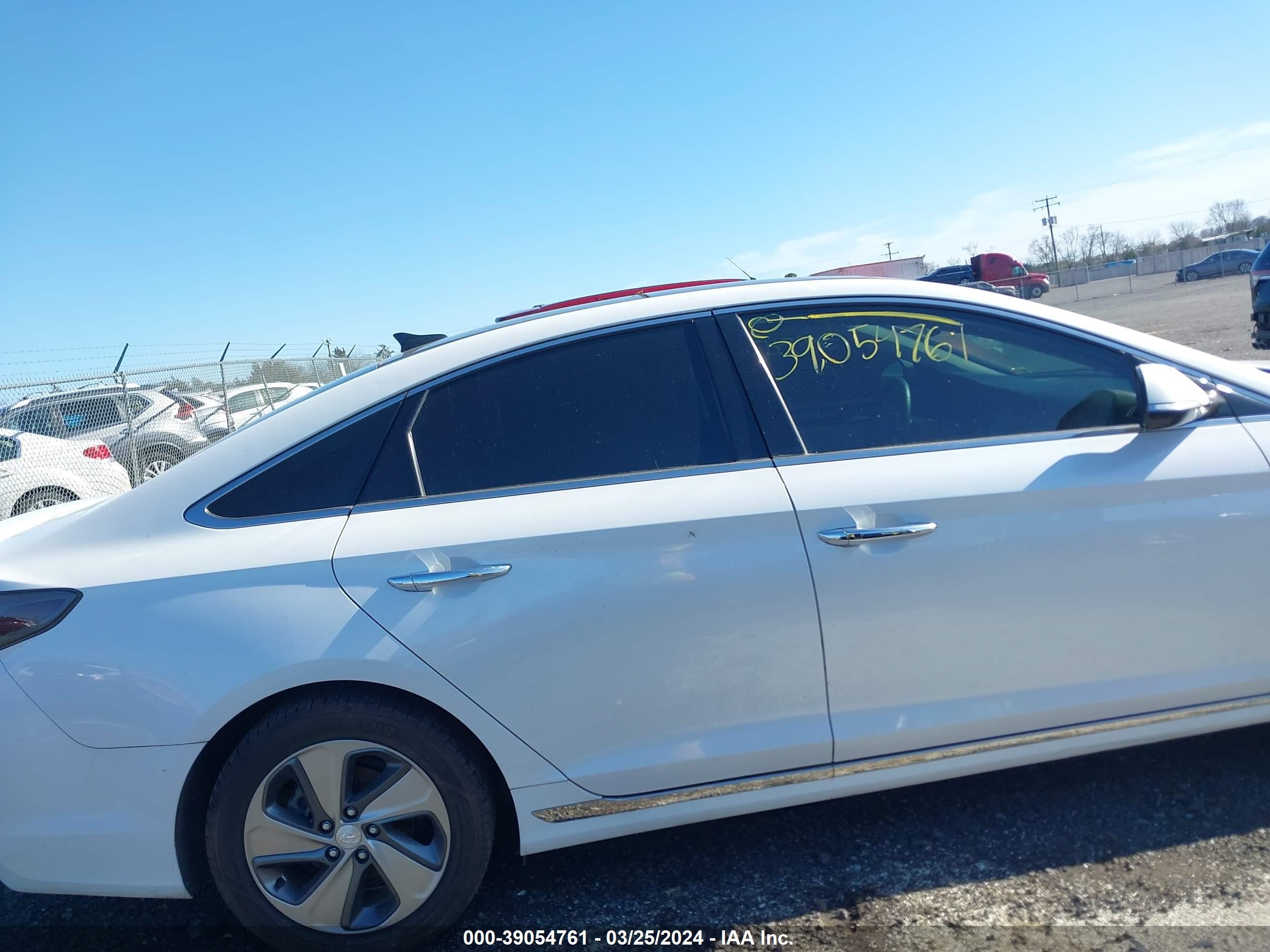 Photo 12 VIN: KMHE34L17HA059542 - HYUNDAI SONATA 