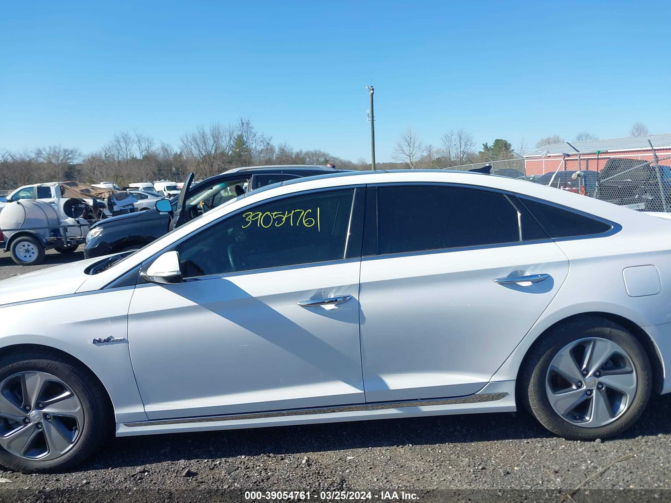 Photo 13 VIN: KMHE34L17HA059542 - HYUNDAI SONATA 