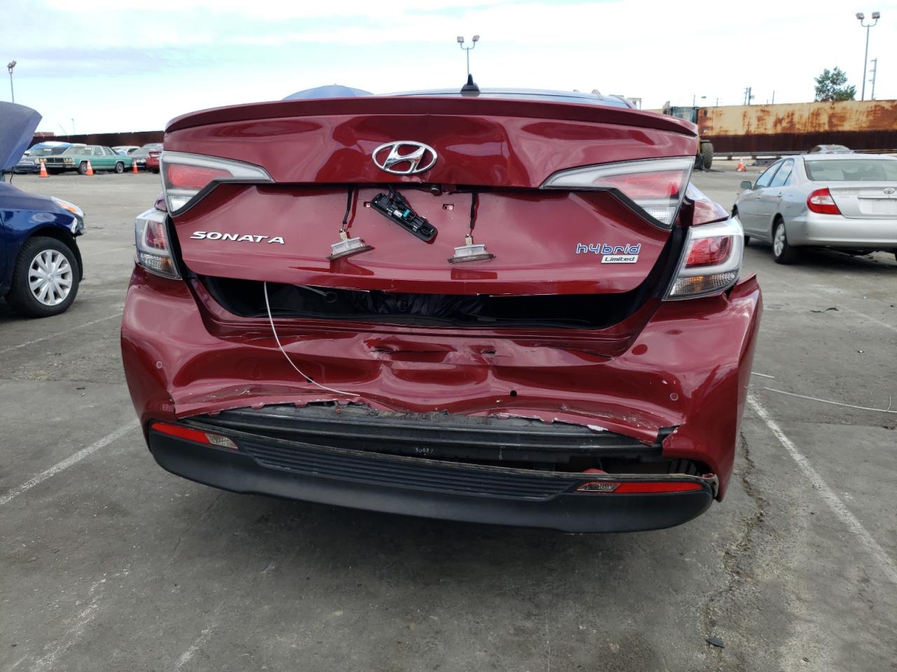 Photo 5 VIN: KMHE34L1XGA026730 - HYUNDAI SONATA 