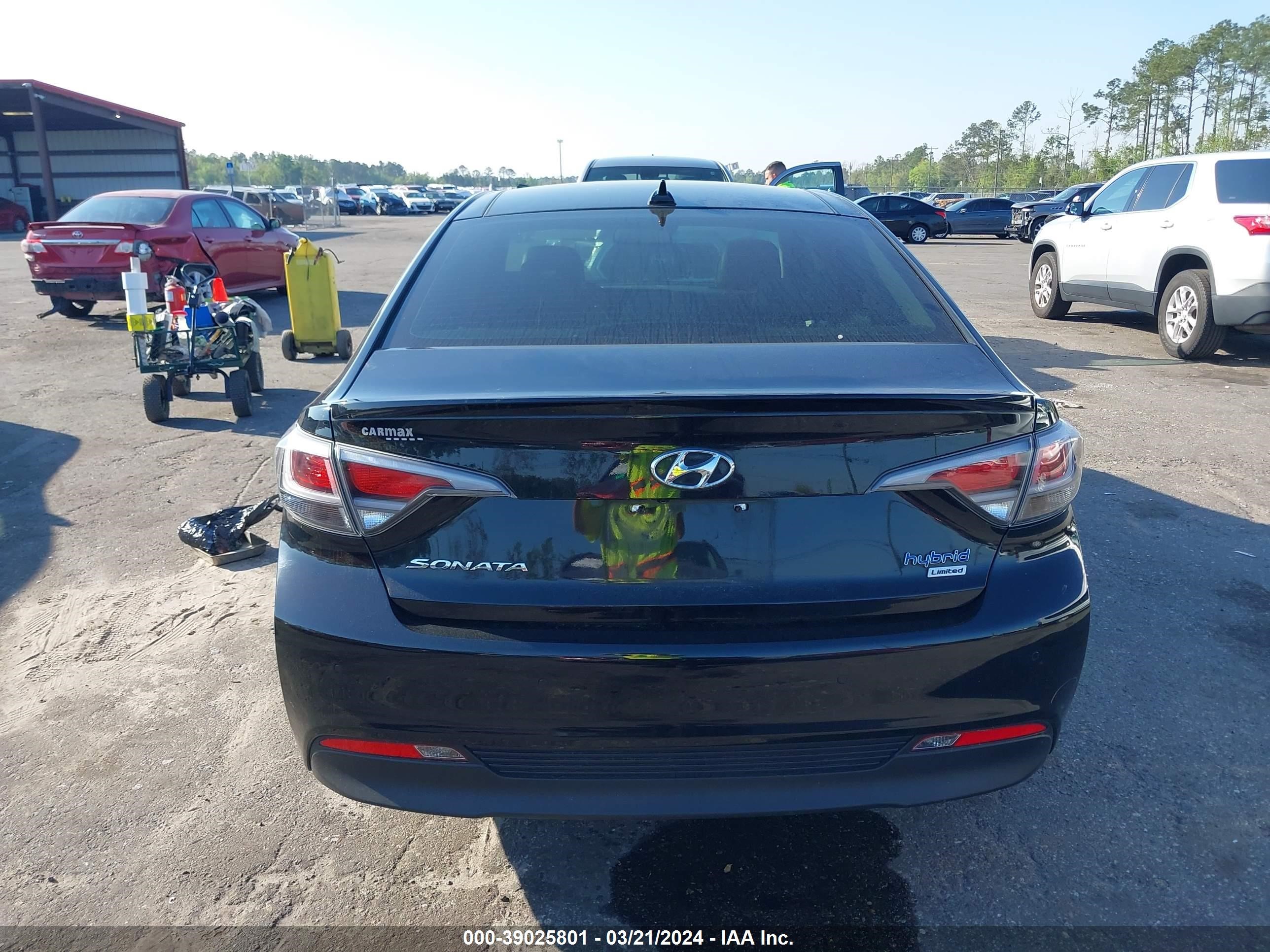 Photo 15 VIN: KMHE34L31HA065547 - HYUNDAI SONATA 