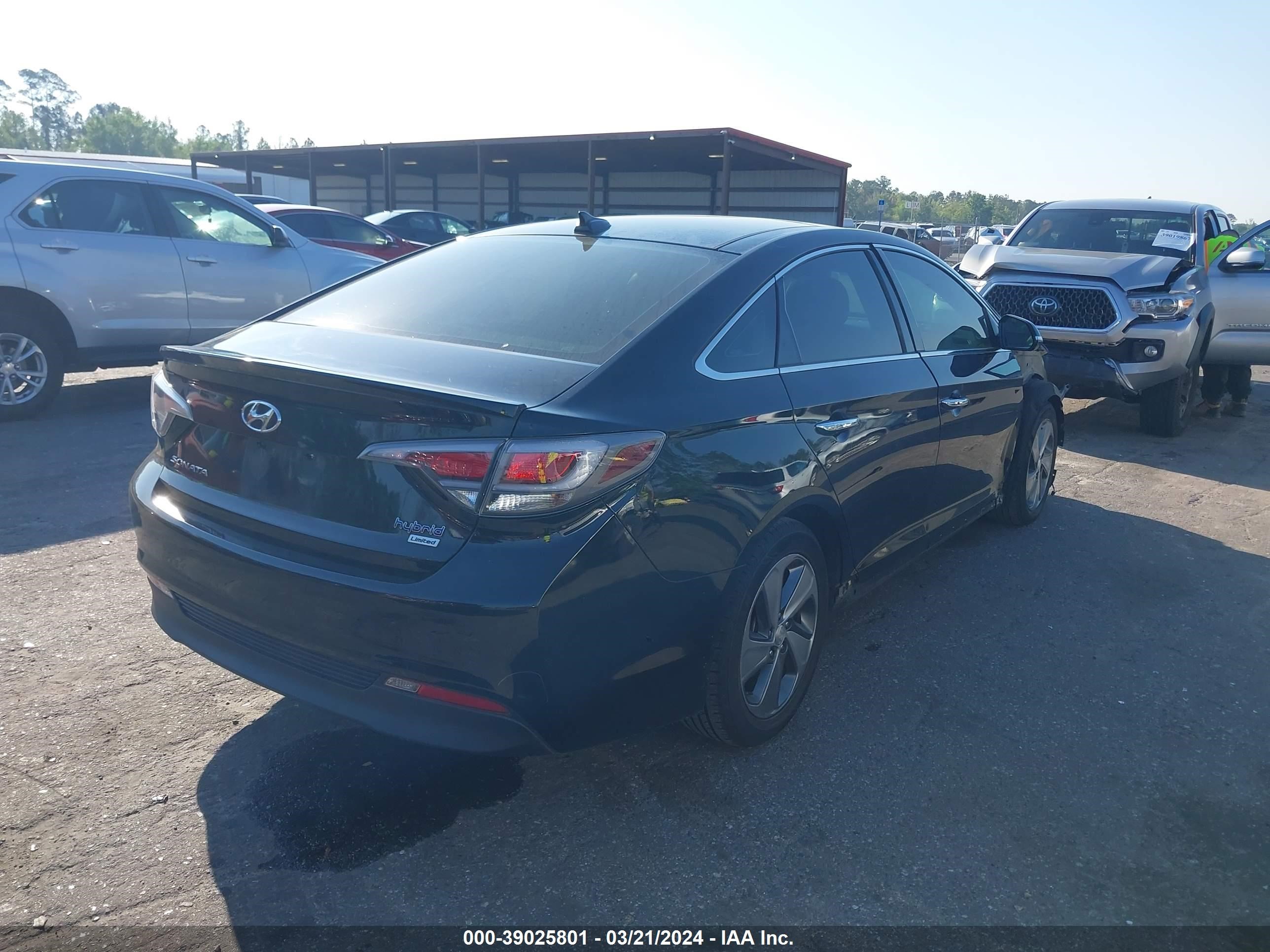 Photo 3 VIN: KMHE34L31HA065547 - HYUNDAI SONATA 