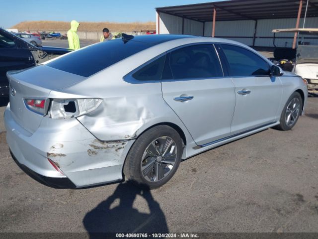 Photo 3 VIN: KMHE34L33JA082355 - HYUNDAI SONATA 