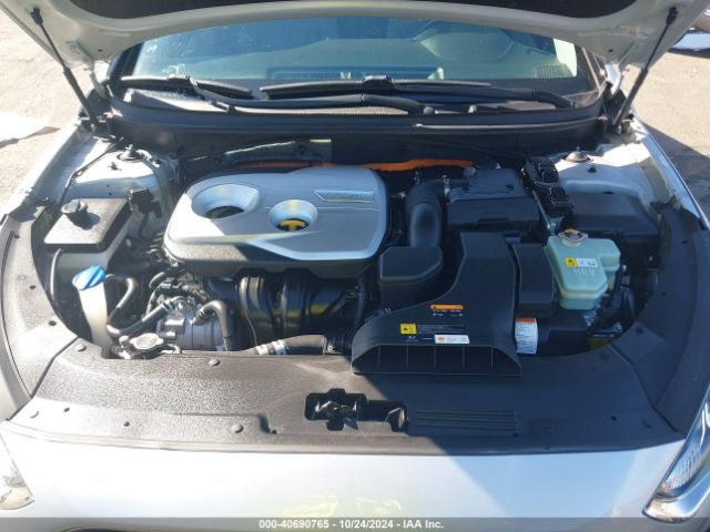 Photo 9 VIN: KMHE34L33JA082355 - HYUNDAI SONATA 