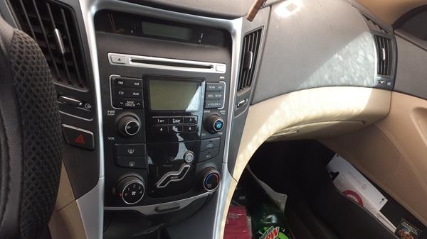 Photo 15 VIN: KMHEB41C5CA328699 - HYUNDAI SONATA 