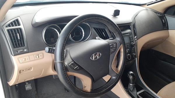 Photo 13 VIN: KMHEB41C5EA632604 - HYUNDAI SONATA 