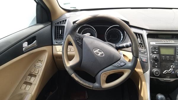 Photo 14 VIN: KMHEB41C6CA430710 - HYUNDAI SONATA 