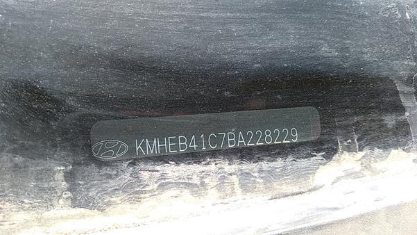 Photo 2 VIN: KMHEB41C7BA228229 - HYUNDAI SONATA 