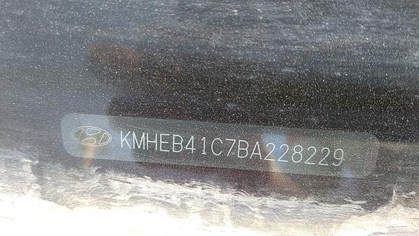 Photo 4 VIN: KMHEB41C7BA228229 - HYUNDAI SONATA 