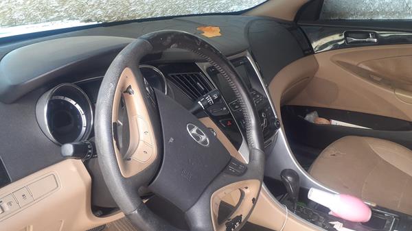 Photo 15 VIN: KMHEC41C7CA430597 - HYUNDAI SONATA 