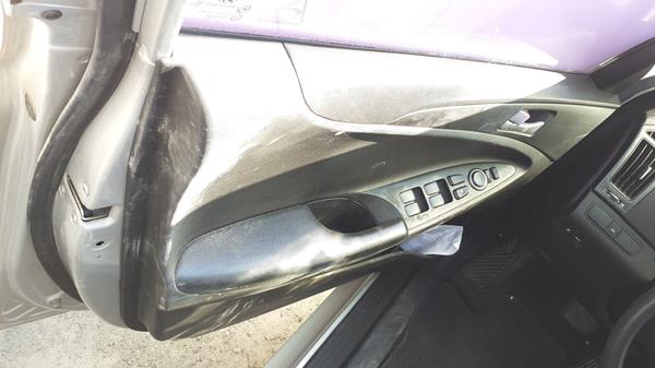 Photo 8 VIN: KMHEC41LBCA382978 - HYUNDAI SONATA 