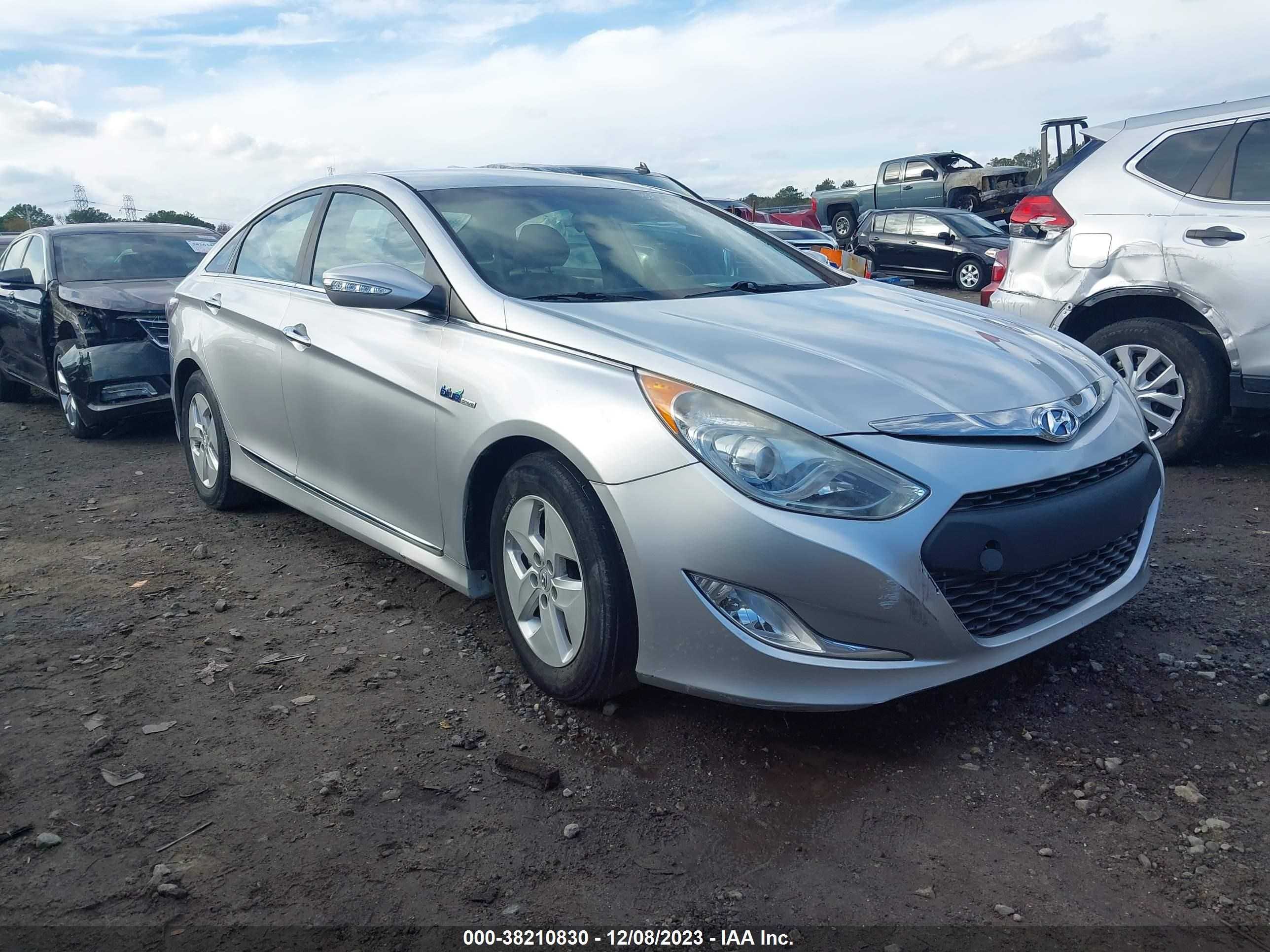 Photo 0 VIN: KMHEC4A40BA000899 - HYUNDAI SONATA 