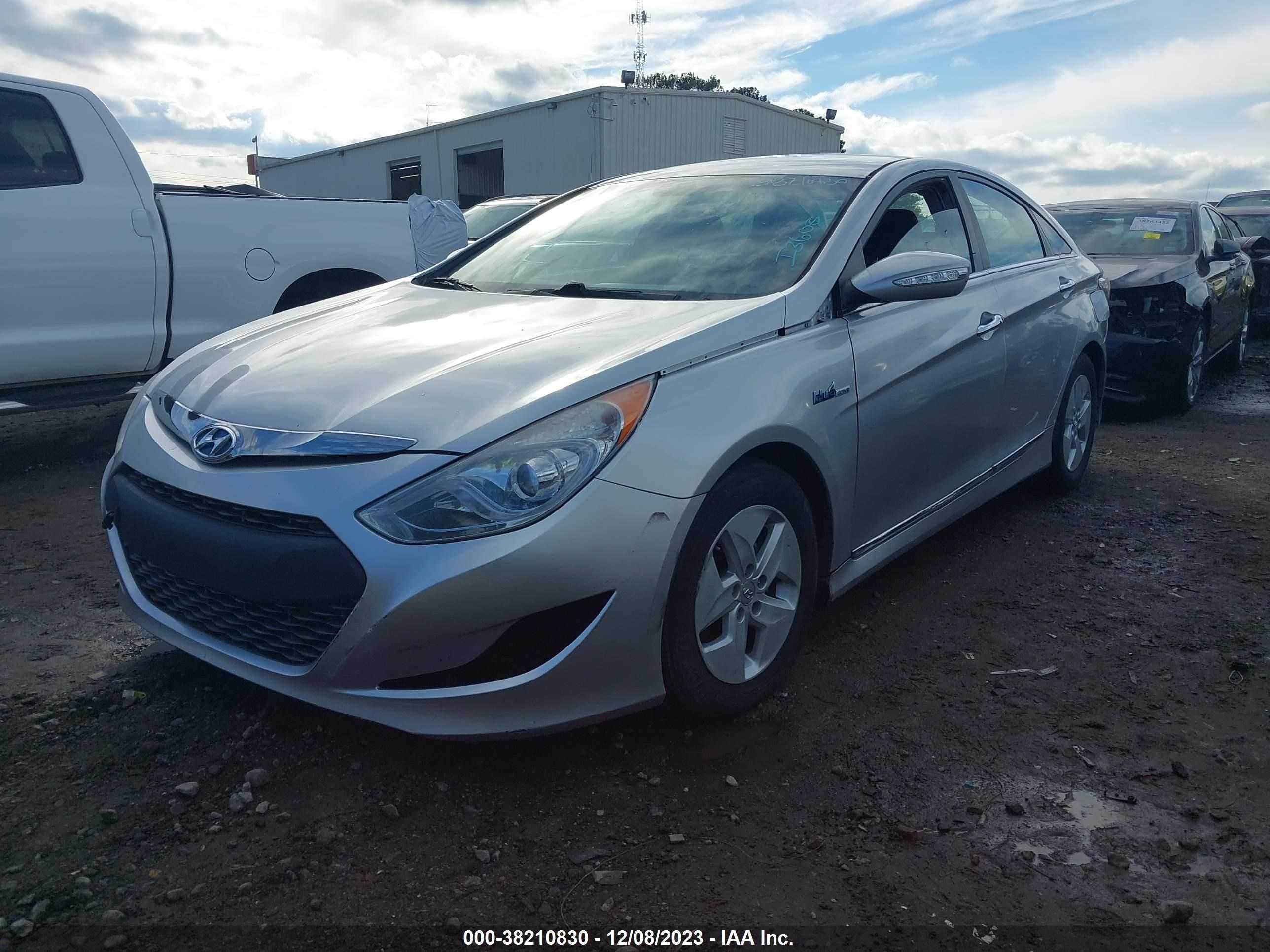 Photo 1 VIN: KMHEC4A40BA000899 - HYUNDAI SONATA 